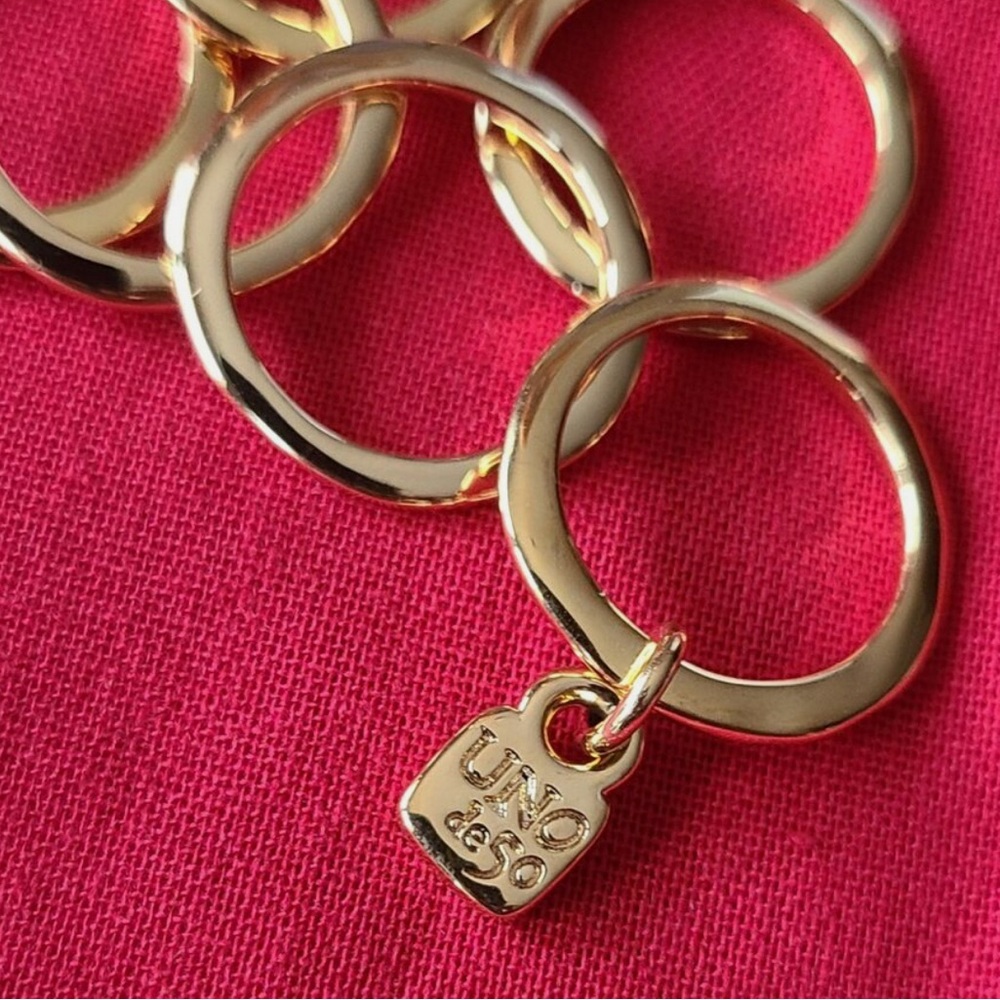 Prisoner - Uno de 50 Gold Stacking Ring - Picture 5 of 10
